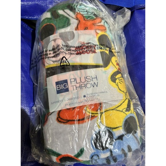 The Big One Disney Primary Colors MICKEY Oversized Plush 5x6' Throw Blanket - Picture 1 of 3
